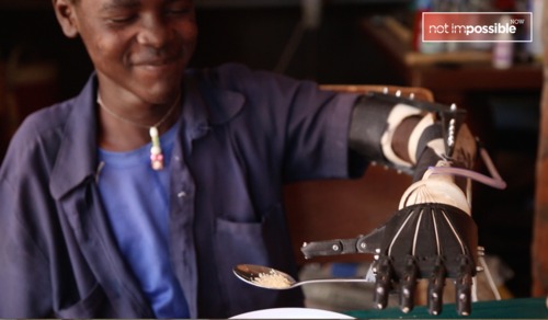 Daniel Omar eating with his 3-D printed arm